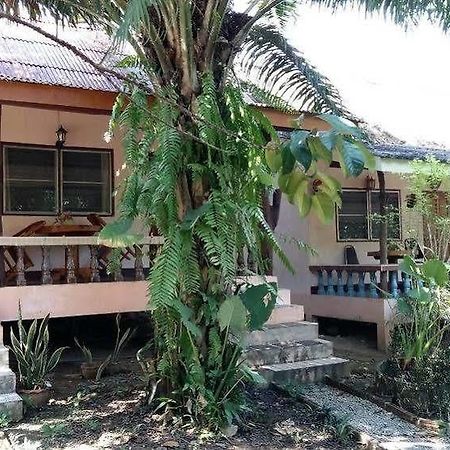 Subtawee Resort Сураттхани Экстерьер фото